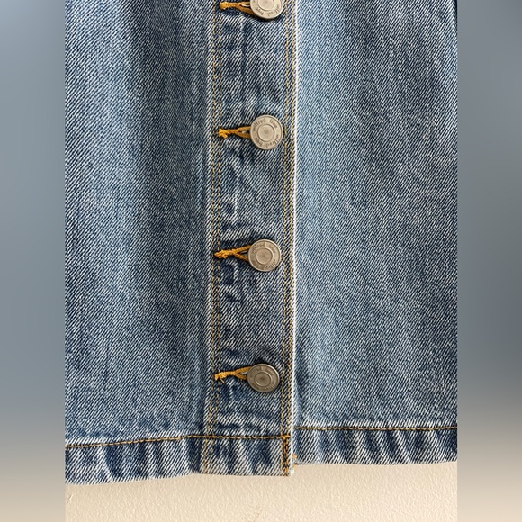 Aritzia Wilfred Free Ahrens Blue Demin Jean Button
Front Mini Skirt, Size 2 - Picture 12 of 14